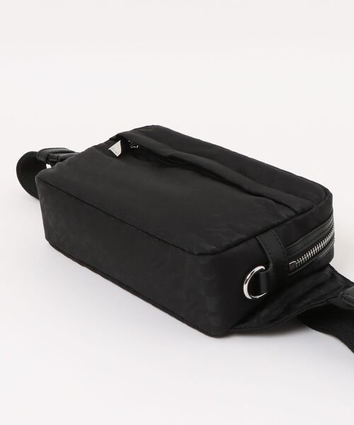KENZO（ケンゾー）の「KENZOGRAM BELT BAG（メッセンジャーバッグ・メンズ・ブラック系その他・ONE SIZE）」の3枚目の写真