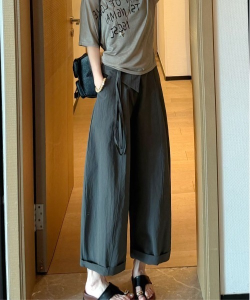 &soiree(アンドソワレ)の「アシンメトリーウエストカーブワイドパンツ(その他パンツ・レディース・ホワイト/アイボリー/チャコール/ベージュ/カーキ・MEDIUM/LARGE/X-LARGE/SMALL)」の6枚目の写真