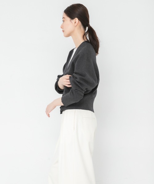 URBAN RESEARCH(アーバンリサーチ)の「コットンカシミヤVネックショートカーディガン(ニット/セーター・レディース・ベージュ/チャコールグレー/ブラック・FREE)」の7枚目の写真