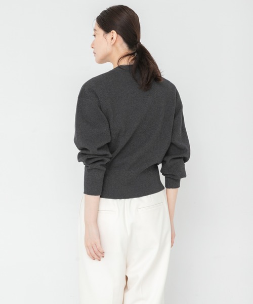 URBAN RESEARCH(アーバンリサーチ)の「コットンカシミヤVネックショートカーディガン(ニット/セーター・レディース・ベージュ/チャコールグレー/ブラック・FREE)」の8枚目の写真