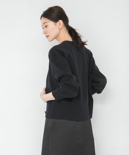 URBAN RESEARCH(アーバンリサーチ)の「コットンカシミヤVネックショートカーディガン(ニット/セーター・レディース・ベージュ/チャコールグレー/ブラック・FREE)」の22枚目の写真