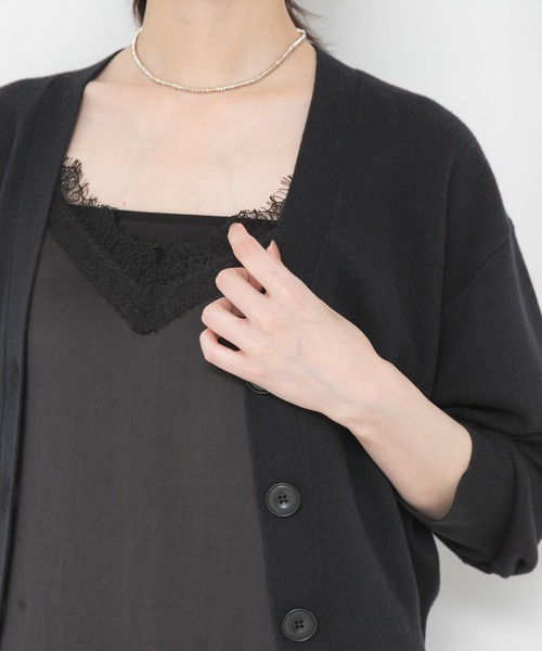 URBAN RESEARCH(アーバンリサーチ)の「コットンカシミヤVネックショートカーディガン(ニット/セーター・レディース・ベージュ/チャコールグレー/ブラック・FREE)」の18枚目の写真