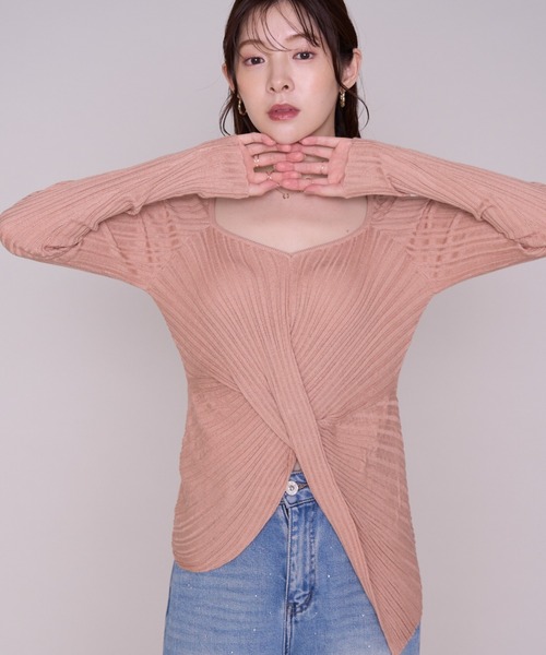 MISCH MASCH(ミッシュマッシュ)の「2026秋冬新作 ツイストデザインVネックニット(ニット/セーター・レディース・アイボリー/ピンク/ブラウン・フリ-)」の3枚目の写真