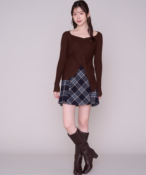 MISCH MASCH(ミッシュマッシュ)の「2026秋冬新作 ツイストデザインVネックニット(ニット/セーター・レディース・アイボリー/ピンク/ブラウン・フリ-)」の13枚目の写真