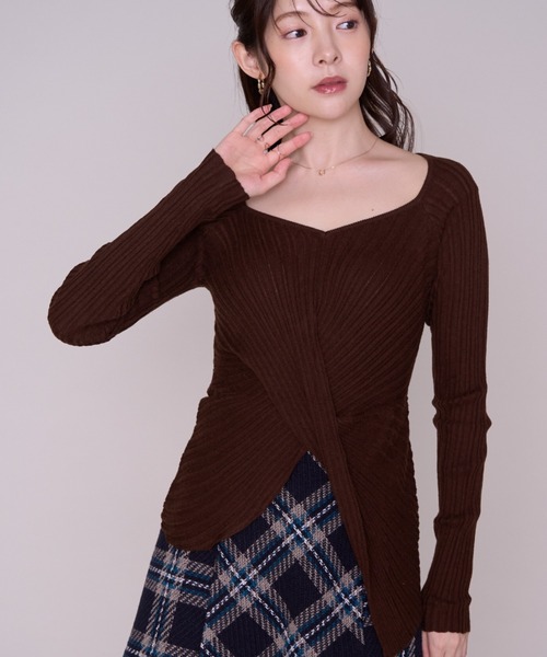 MISCH MASCH(ミッシュマッシュ)の「2026秋冬新作 ツイストデザインVネックニット(ニット/セーター・レディース・アイボリー/ピンク/ブラウン・フリ-)」の5枚目の写真
