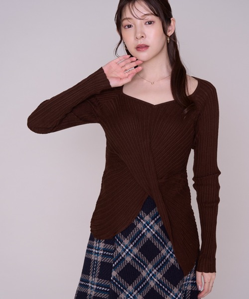 MISCH MASCH(ミッシュマッシュ)の「2026秋冬新作 ツイストデザインVネックニット(ニット/セーター・レディース・アイボリー/ピンク/ブラウン・フリ-)」の7枚目の写真
