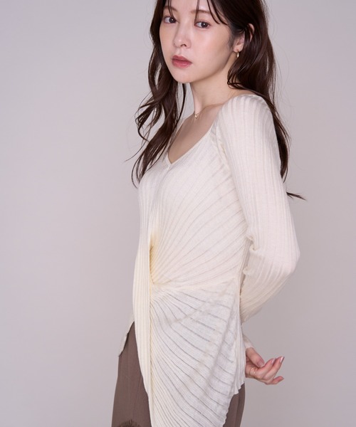MISCH MASCH(ミッシュマッシュ)の「2026秋冬新作 ツイストデザインVネックニット(ニット/セーター・レディース・アイボリー/ピンク/ブラウン・フリ-)」の16枚目の写真