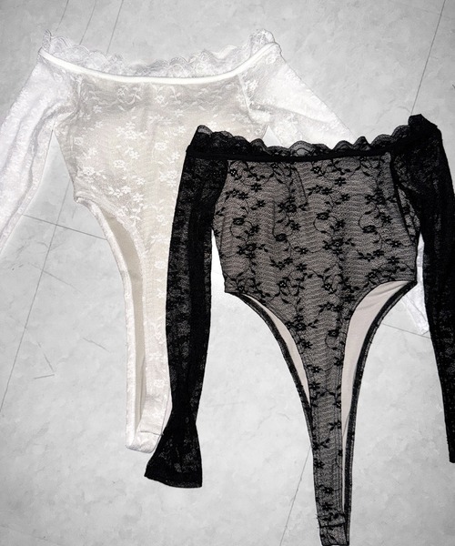 me+em select(ミームセレクト)の「【 2color 】フラワーレースレイヤードオフショルボディスーツトップス /Flower lace layered off shoulder bodysuit tops(その他トップス・レディース・ホワイト/ブラック・FREE)」の3枚目の写真