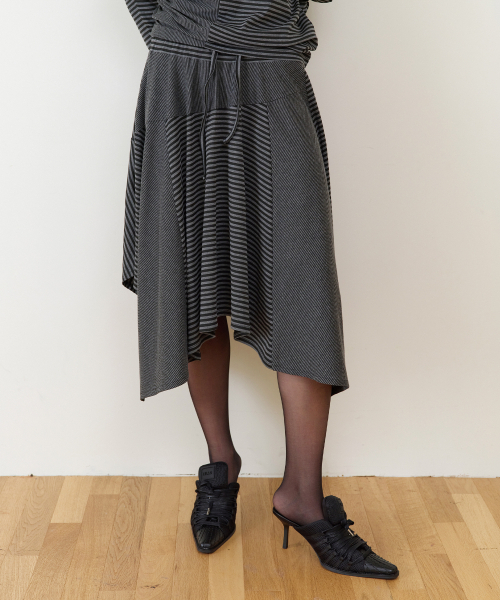 THEVINYLHOUSE(ザバイニルハウス)の「TWISTED DRAPE SKIRT(W) BLACK(スカート・レディース・その他・FREE)」の2枚目の写真