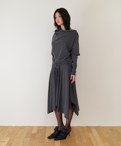 THEVINYLHOUSE(ザバイニルハウス)の「TWISTED DRAPE SKIRT(W) BLACK(スカート・レディース・その他・FREE)」の3枚目の写真