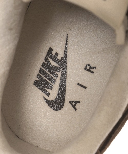 NIKE(ナイキ)の「NIKE WMNS AIR FORCE 1 07 FQ8901-259(スニーカー・レディース・ブラウン・24.5cm/24cm/23.5cm/23cm)」の7枚目の写真