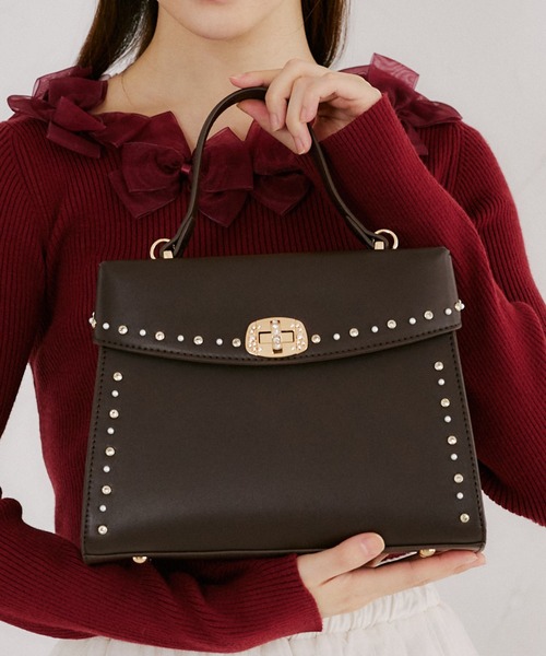 tocco closet(トッコ クローゼット)の「【Mediumサイズ】2WAYショルダー付きパールスタッズバッグ(ショルダーバッグ・レディース・ピンク/アイボリー/ブラウン/ブラック/グレイッシュベージュ・M)」の3枚目の写真