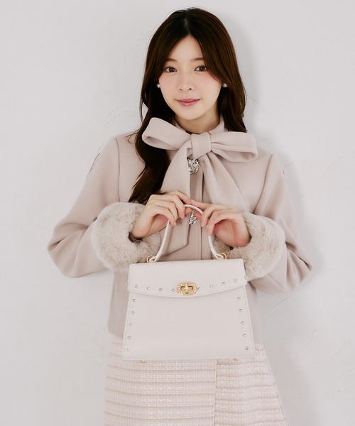 tocco closet(トッコ クローゼット)の「【Mediumサイズ】2WAYショルダー付きパールスタッズバッグ(ショルダーバッグ・レディース・ピンク/アイボリー/ブラウン/ブラック/グレイッシュベージュ・M)」の7枚目の写真