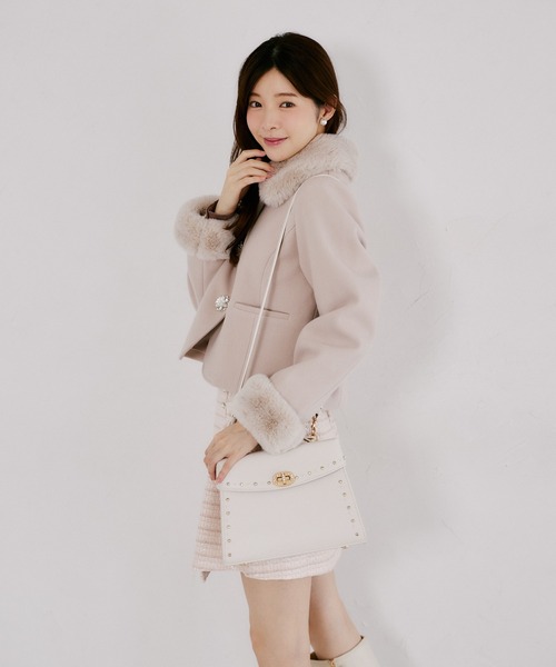tocco closet(トッコ クローゼット)の「【Mediumサイズ】2WAYショルダー付きパールスタッズバッグ(ショルダーバッグ・レディース・ピンク/アイボリー/ブラウン/ブラック/グレイッシュベージュ・M)」の8枚目の写真
