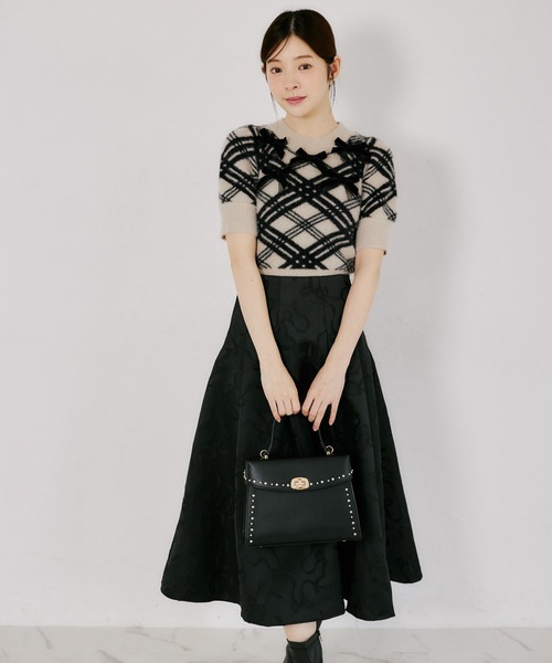 tocco closet(トッコ クローゼット)の「【Mediumサイズ】2WAYショルダー付きパールスタッズバッグ(ショルダーバッグ・レディース・ピンク/アイボリー/ブラウン/ブラック/グレイッシュベージュ・M)」の11枚目の写真