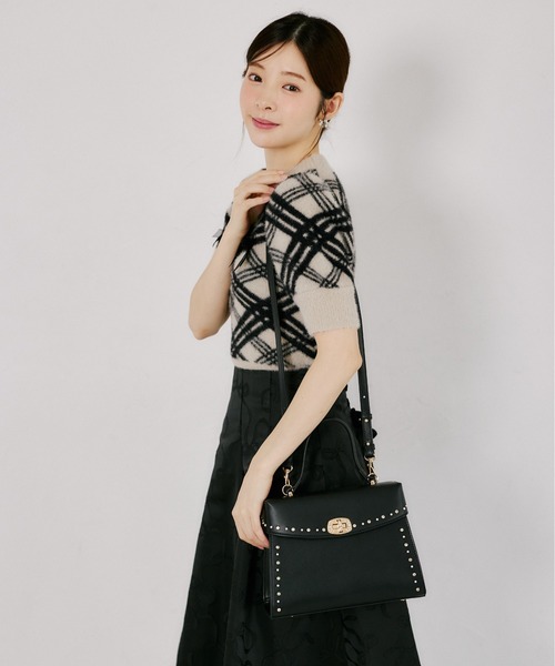 tocco closet(トッコ クローゼット)の「【Mediumサイズ】2WAYショルダー付きパールスタッズバッグ(ショルダーバッグ・レディース・ピンク/アイボリー/ブラウン/ブラック/グレイッシュベージュ・M)」の14枚目の写真