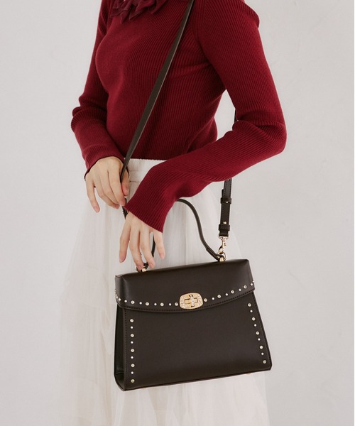 tocco closet(トッコ クローゼット)の「【Mediumサイズ】2WAYショルダー付きパールスタッズバッグ(ショルダーバッグ・レディース・ピンク/アイボリー/ブラウン/ブラック/グレイッシュベージュ・M)」の19枚目の写真