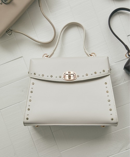 tocco closet(トッコ クローゼット)の「【Mediumサイズ】2WAYショルダー付きパールスタッズバッグ(ショルダーバッグ・レディース・ピンク/アイボリー/ブラウン/ブラック/グレイッシュベージュ・M)」の10枚目の写真
