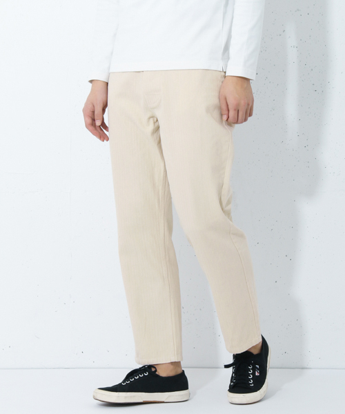UR SELECT（ユーアールセレクト）の「UR SELECT HERRINGBONE PANTS（その他パンツ・メンズ・ブラック/アイボリー/カーキ・ONE）」の2枚目の写真