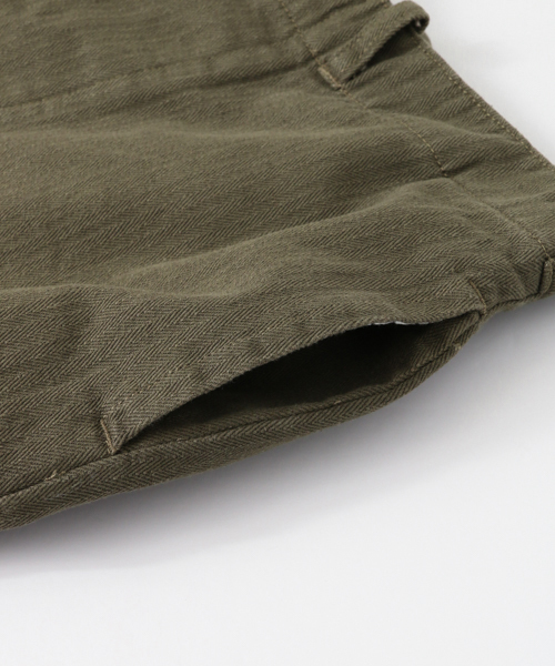 UR SELECT（ユーアールセレクト）の「UR SELECT HERRINGBONE PANTS（その他パンツ・メンズ・ブラック/アイボリー/カーキ・ONE）」の10枚目の写真