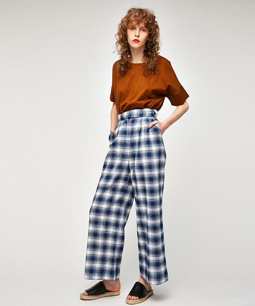 MOUSSY（マウジー）の「CHECK WIDE PT（その他パンツ・レディース・ベージュ系その他/ブルー系その他・1/2）」の2枚目の写真