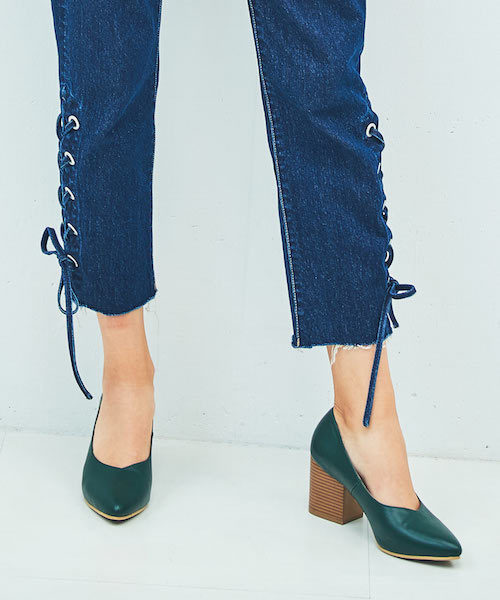 FREE'S MART（フリーズマート）の「Ｖカットチャンキーヒール（パンプス・レディース・ブラック/ブラウン/グリーン・LARGE/MEDIUM）」の3枚目の写真