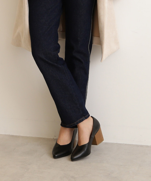 FREE'S MART（フリーズマート）の「Ｖカットチャンキーヒール（パンプス・レディース・ブラック/ブラウン/グリーン・LARGE/MEDIUM）」の2枚目の写真