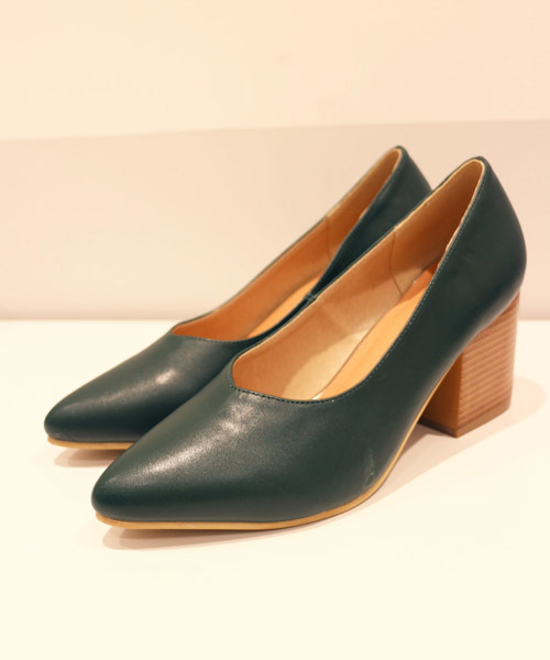 FREE'S MART（フリーズマート）の「Ｖカットチャンキーヒール（パンプス・レディース・ブラック/ブラウン/グリーン・LARGE/MEDIUM）」の4枚目の写真