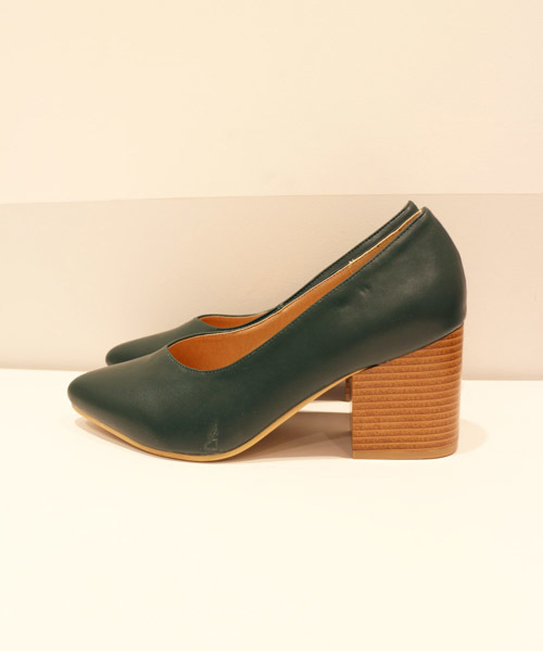 FREE'S MART（フリーズマート）の「Ｖカットチャンキーヒール（パンプス・レディース・ブラック/ブラウン/グリーン・LARGE/MEDIUM）」の5枚目の写真