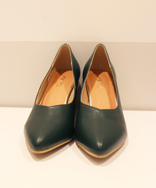 FREE'S MART（フリーズマート）の「Ｖカットチャンキーヒール（パンプス・レディース・ブラック/ブラウン/グリーン・LARGE/MEDIUM）」の6枚目の写真