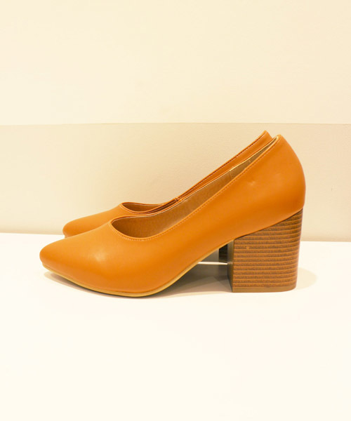 FREE'S MART（フリーズマート）の「Ｖカットチャンキーヒール（パンプス・レディース・ブラック/ブラウン/グリーン・LARGE/MEDIUM）」の8枚目の写真
