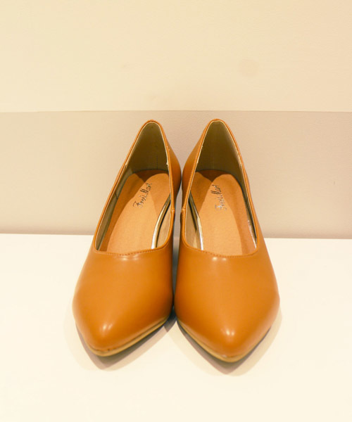 FREE'S MART（フリーズマート）の「Ｖカットチャンキーヒール（パンプス・レディース・ブラック/ブラウン/グリーン・LARGE/MEDIUM）」の9枚目の写真