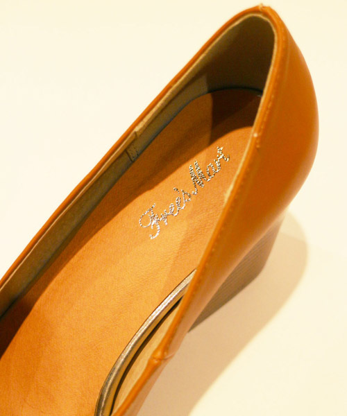 FREE'S MART（フリーズマート）の「Ｖカットチャンキーヒール（パンプス・レディース・ブラック/ブラウン/グリーン・LARGE/MEDIUM）」の10枚目の写真