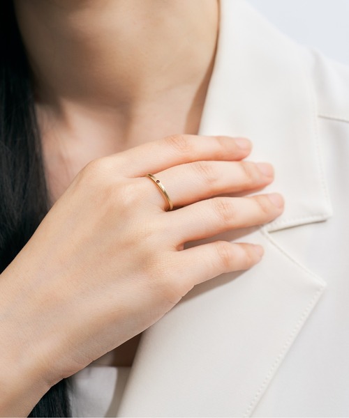 Jewel closet by L&Co.（ジュエルクローゼットバイエルアンドコー）の「【誕生石】K10 マットテクスチャーリング（リング・レディース・その他1/その他2/その他3/その他4/その他5/その他6/その他7/その他8/その他9/その他10/その他11/その他12・11号/9号/13号）」の2枚目の写真