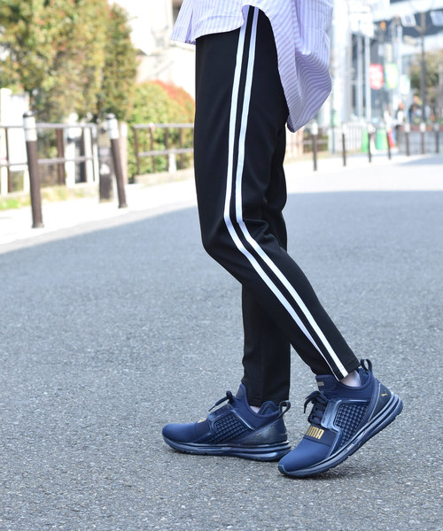 w closet(ダブルクローゼット)の「ライン入りレギンス(その他パンツ・レディース・ブラック・FREE)」の4枚目の写真
