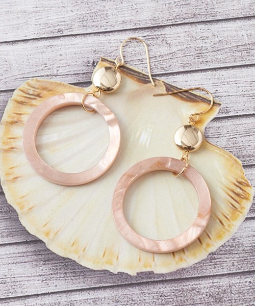 ear PAPILLONNER（イアパピヨネ）の「ナチュラルカラーピアス（ピアス（両耳用）・レディース・ライトグレー/ピンク・FREE）」の2枚目の写真