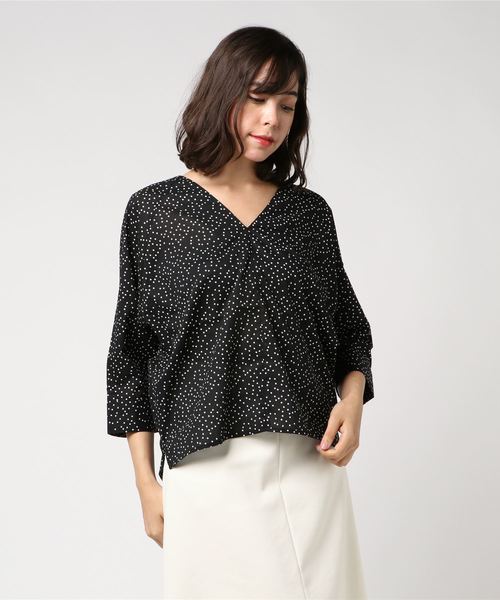 AMERICAN HOLIC（アメリカンホリック）の「・Vネックバックタックブラウス＊（シャツ/ブラウス・レディース・その他5/ドット/ブラック/ベージュ系その他・FREE）」の4枚目の写真