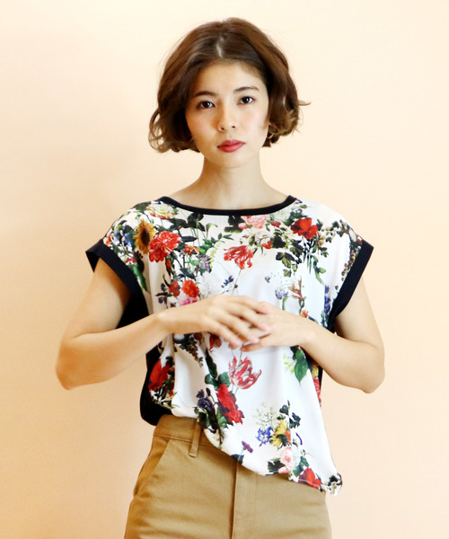 salle de bal(サルデバル)の「【For the people/フォーザピープル】多色花柄プリントノースリーブ AOD(Tシャツ/カットソー・レディース・ブラック/ネイビー/オフホワイト・FREE)」の3枚目の写真
