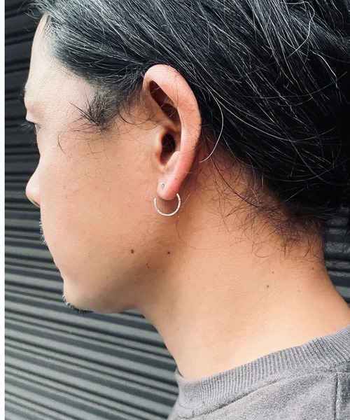 VIVIFY（ビビファイ）の「ピアス/1mmライン（ピアス（片耳用）・メンズ・シルバー・FREE）」の4枚目の写真
