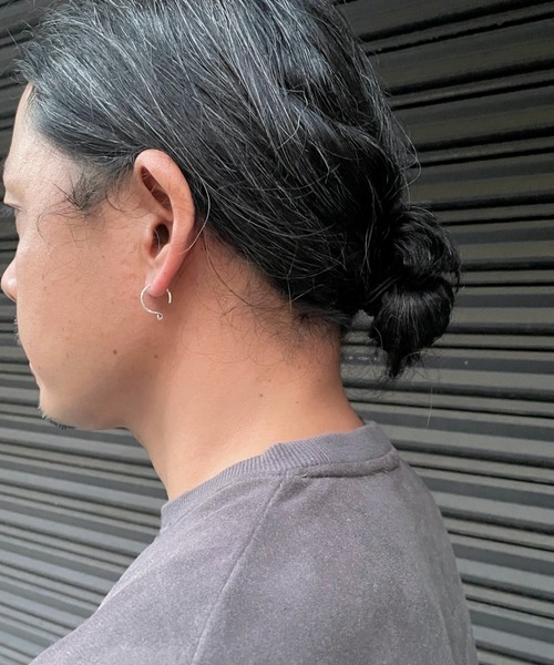 VIVIFY（ビビファイ）の「ピアス/1mmライン（ピアス（片耳用）・メンズ・シルバー・FREE）」の3枚目の写真