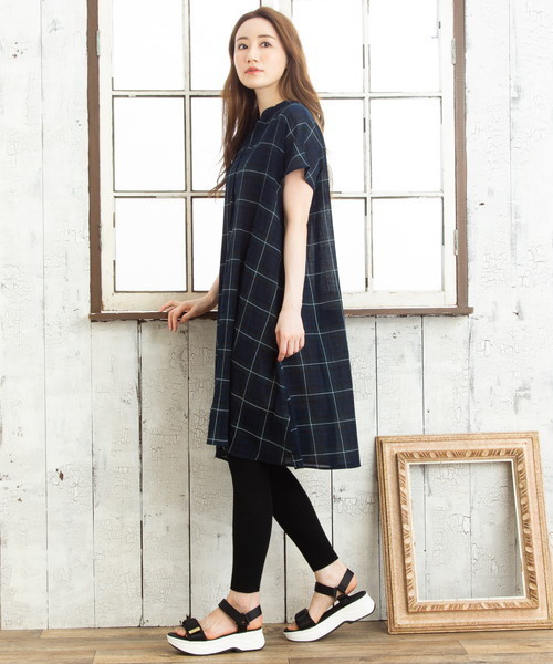 EVLOVE（イヴロヴ）の「綿強撚フロントタックチェックワンピース（ワンピース・レディース・ネイビー/ブラック×ホワイト・15号/17号）」の7枚目の写真
