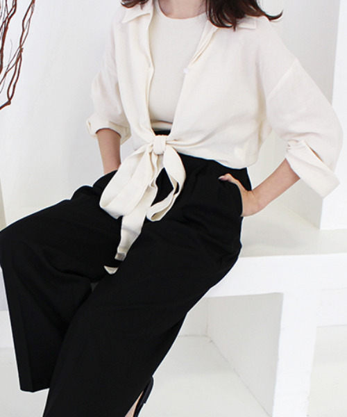 MODE ROBE（モードローブ）の「ショートリボンシャツ（シャツ/ブラウス・レディース・アイボリー/ベージュ・FREE）」の2枚目の写真