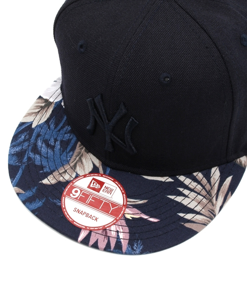 BEAMS(ビームス)の「NEW ERA×BEAMS / 別注 ダークアロハ スナップバック(キャップ・メンズ・ブラック/ネイビー・ONE SIZE)」の4枚目の写真