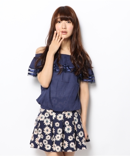 Kastane（カスタネ）の「【Kastane】楊柳チュールオフショルダーシャツ（シャツ/ブラウス・レディース・ネイビー/ブルー/ホワイト/オレンジ・FREE）」の14枚目の写真