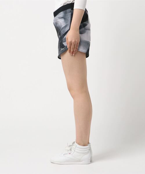 Reebok(リーボック)の「ランニング エッセンシャルズ ショーツ / Running Essentials Shorts(その他パンツ・レディース・ブラック/パープル・XX-LARGE/LARGE/MEDIUM/X-LARGE/SMALL)」の3枚目の写真