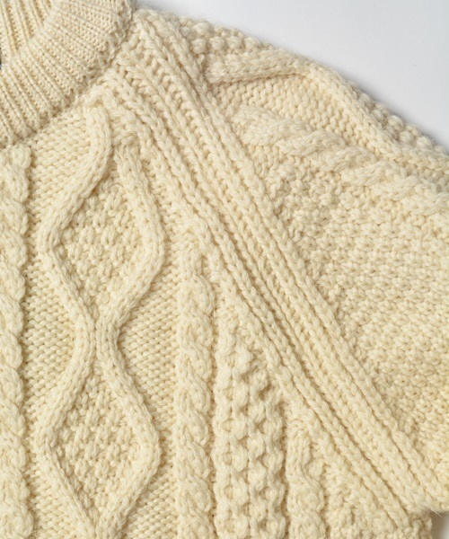 SHIPS JET BLUE(シップスジェットブルー)の「RICHMOND: アランケーブル クルーネックニット■(ニット/セーター・メンズ・ホワイト/ブラック/ブルー/ネイビー・36/38)」の11枚目の写真