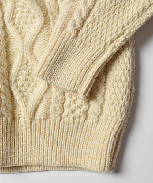 SHIPS JET BLUE(シップスジェットブルー)の「RICHMOND: アランケーブル クルーネックニット■(ニット/セーター・メンズ・ホワイト/ブラック/ブルー/ネイビー・36/38)」の12枚目の写真