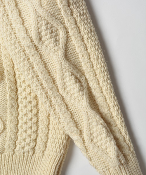 SHIPS JET BLUE(シップスジェットブルー)の「RICHMOND: アランケーブル クルーネックニット■(ニット/セーター・メンズ・ホワイト/ブラック/ブルー/ネイビー・36/38)」の13枚目の写真