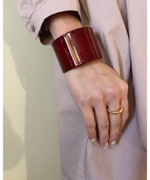 mou（モウ）の「紅色太バングル（バングル/リストバンド・レディース・レッド・FREE）」の3枚目の写真