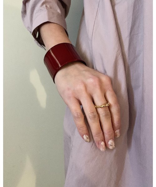 mou（モウ）の「紅色太バングル（バングル/リストバンド・レディース・レッド・FREE）」の4枚目の写真